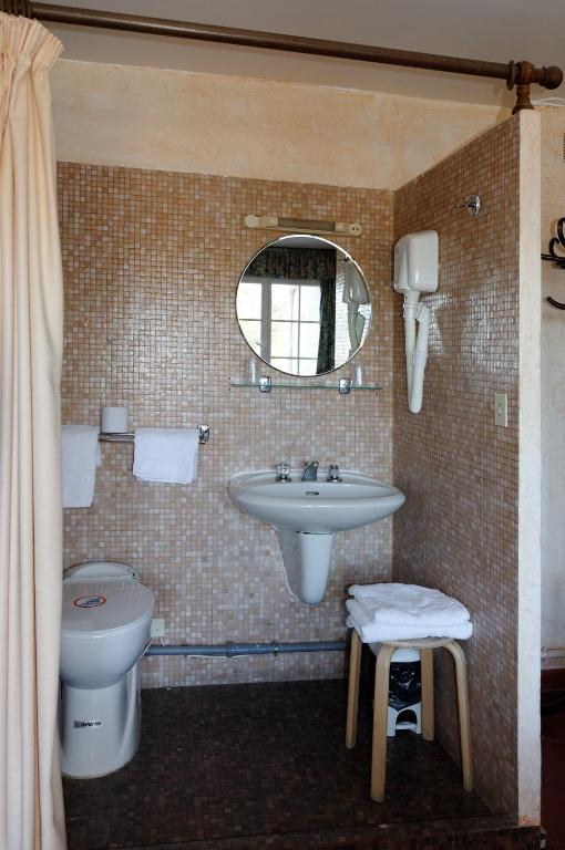 Hôtel Les Arcades Biot Habitación foto
